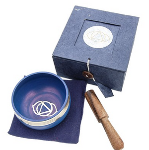 Open image in slideshow, Tibetan Chakra Singing Bowl Gift Set (3&quot;)
